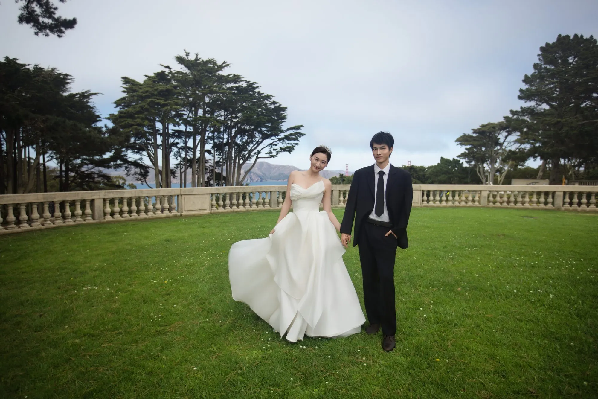 Couple in the courtyard of the Legion of Honor, frame 6 of 7