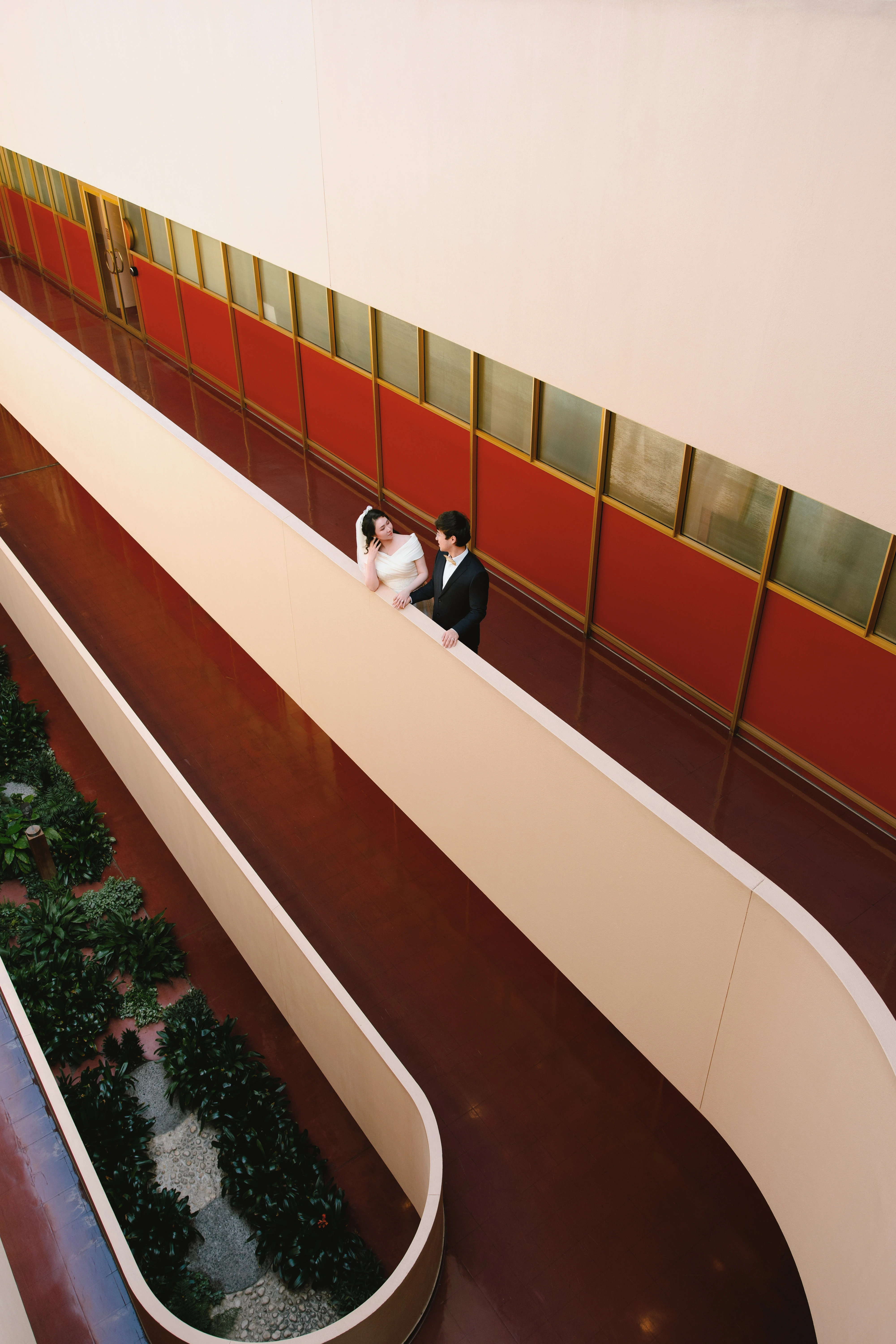 Couple at the Marin County Civic Center, frame 8 of 19