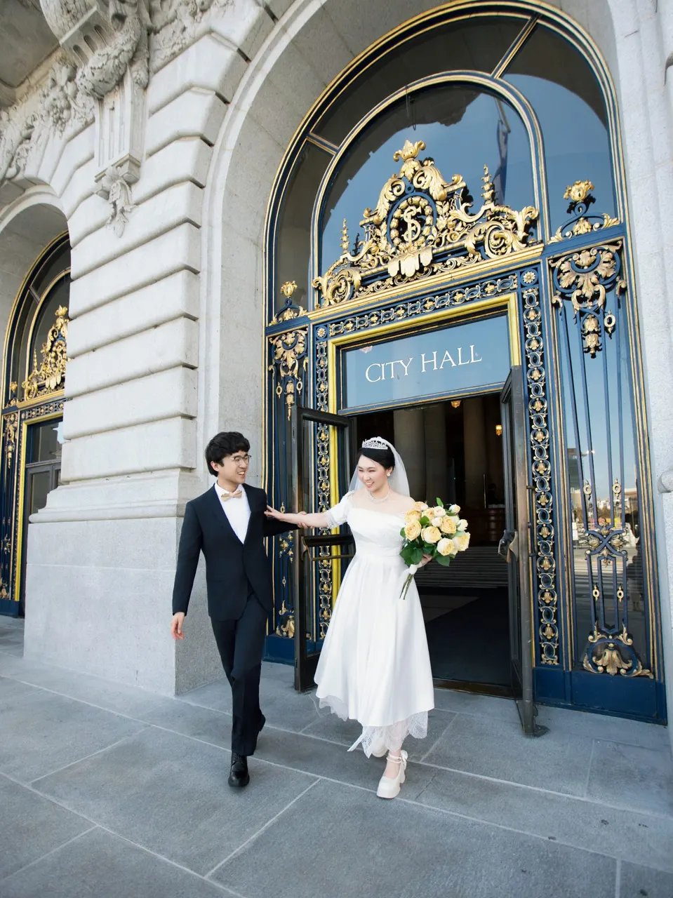 City Hall wedding with yellow roses, frame 36 of 41