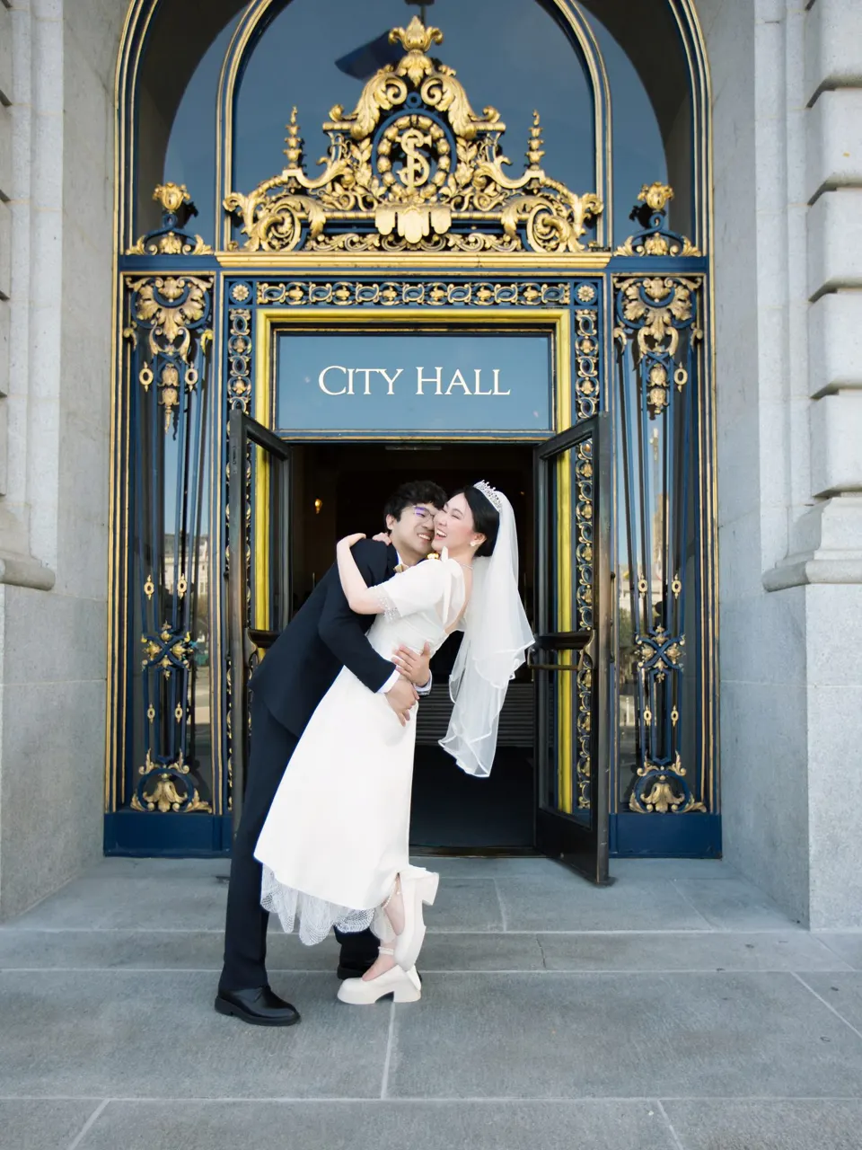 City Hall wedding with yellow roses, frame 38 of 41