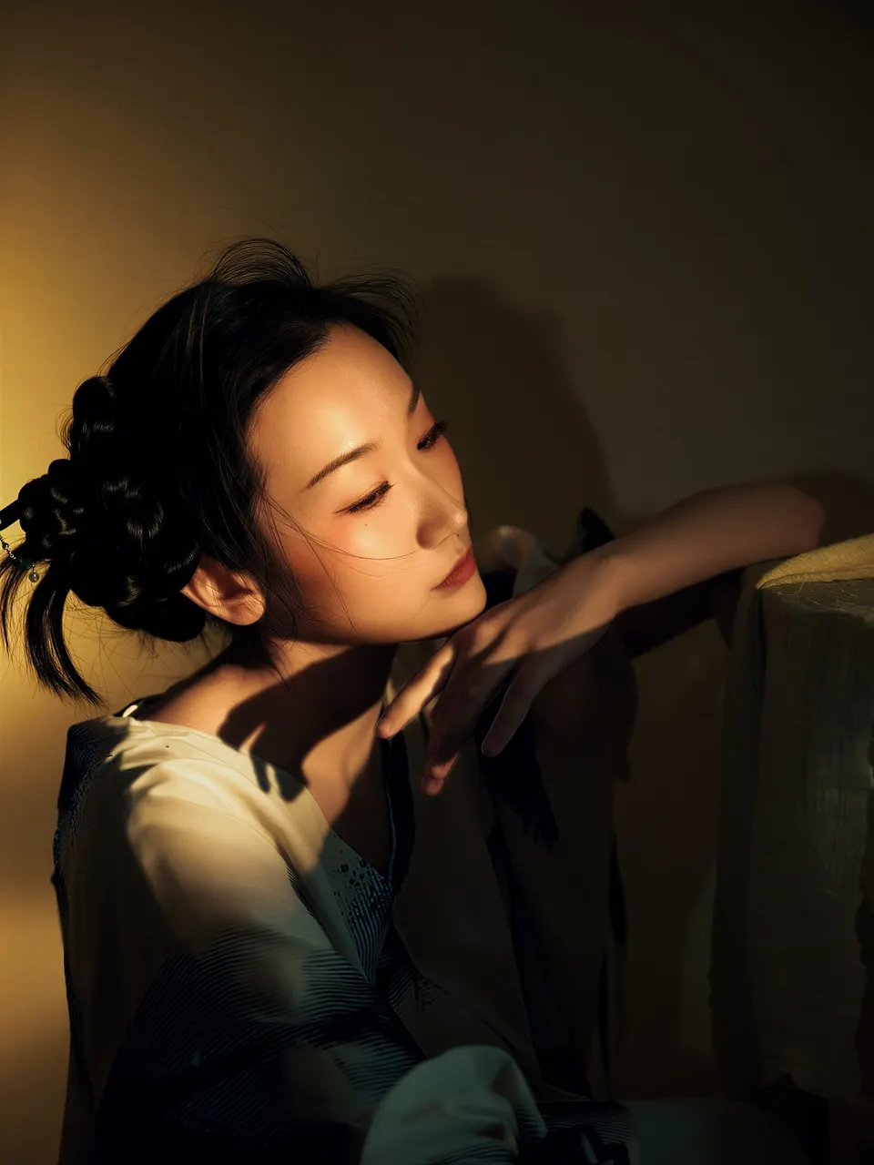 Modern Chinese style portrait, frame 29 of 32