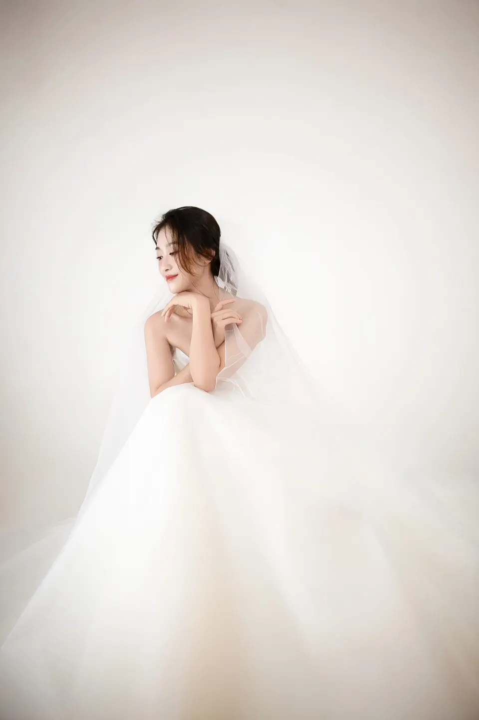 Bridal portrait in a tulle gown, frame 7 of 16