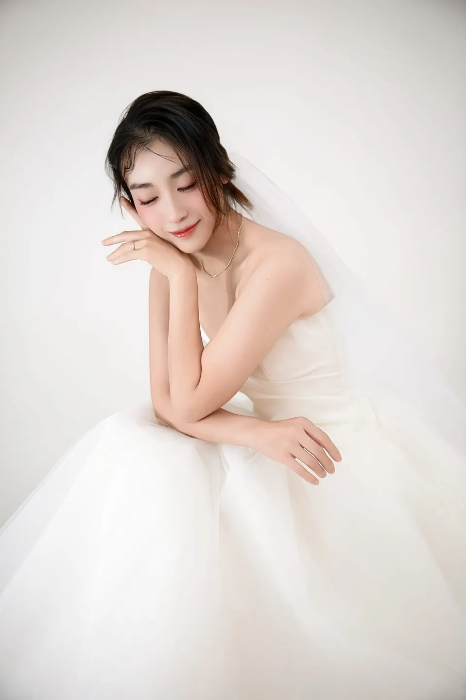Bridal portrait in a tulle gown, frame 8 of 16