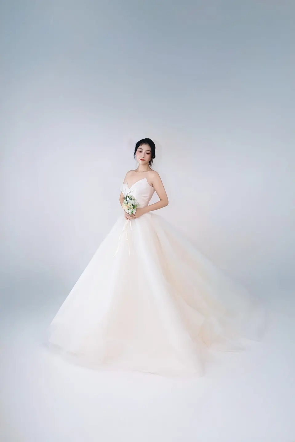 Bridal portrait in a tulle gown, frame 14 of 16
