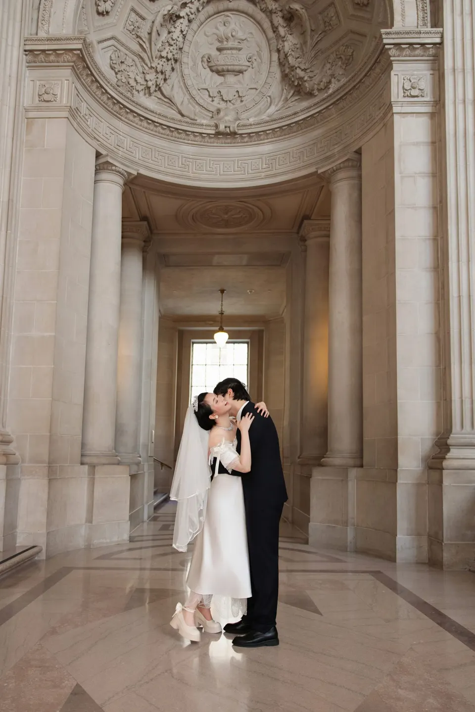 City Hall wedding with yellow roses, frame 27 of 41