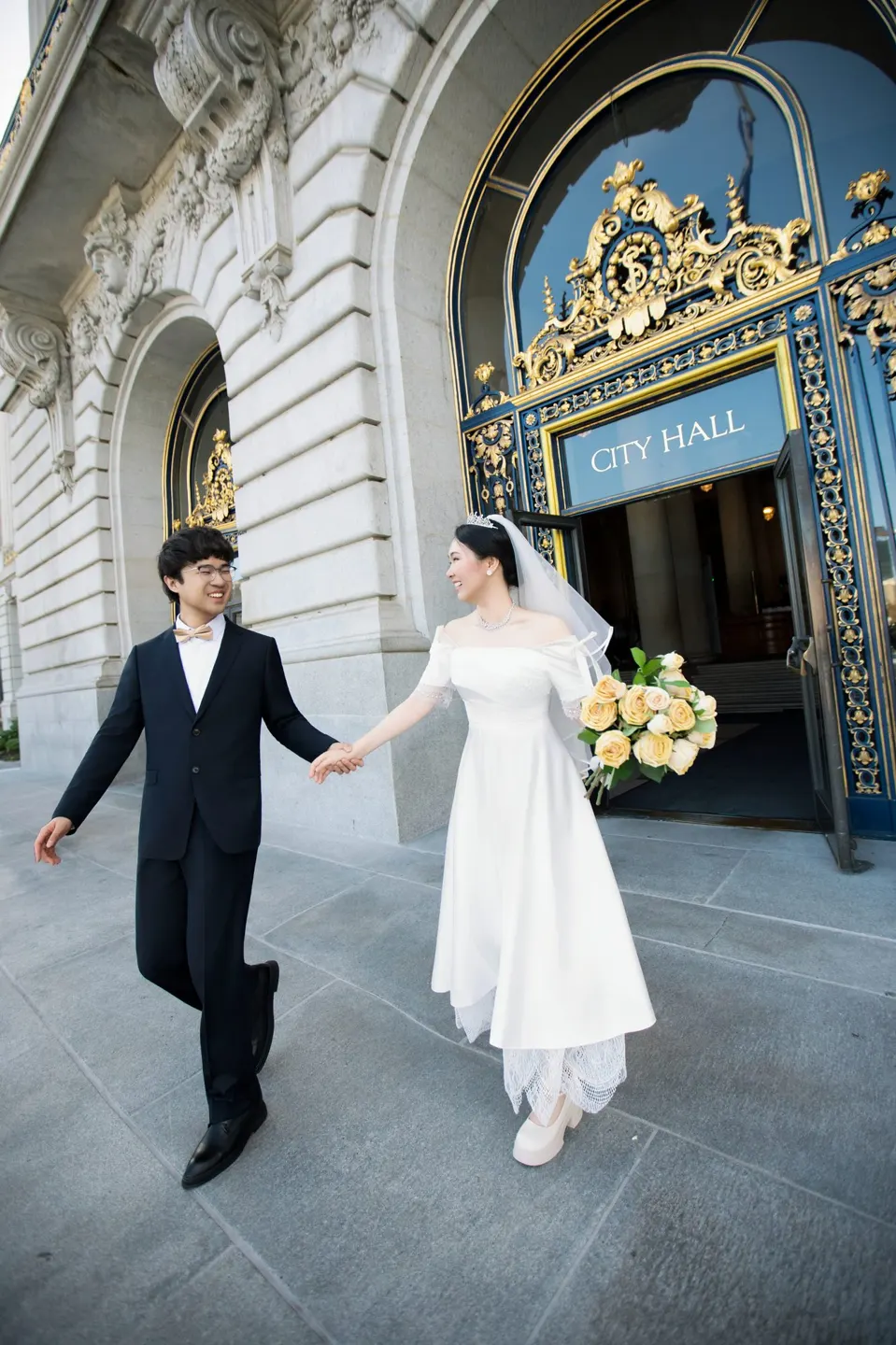 City Hall wedding with yellow roses, frame 37 of 41