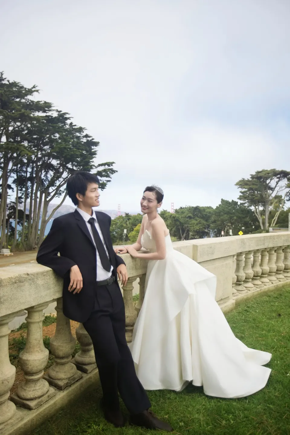 Couple in the courtyard of the Legion of Honor, frame 7 of 7