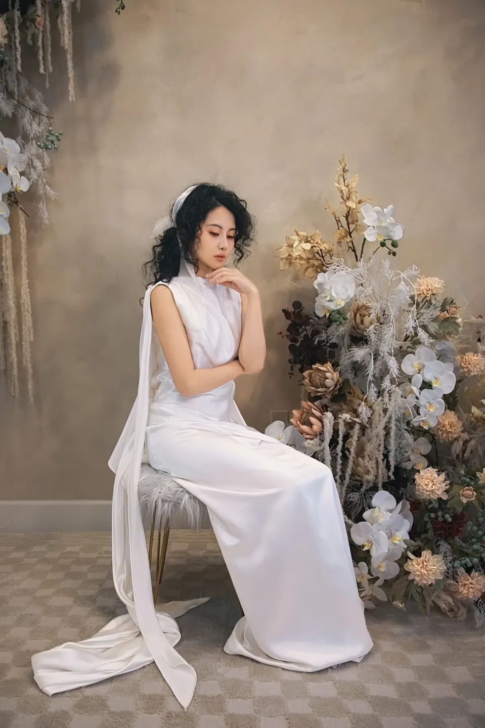 Romantic portrait with flowers, frame 4 of 20